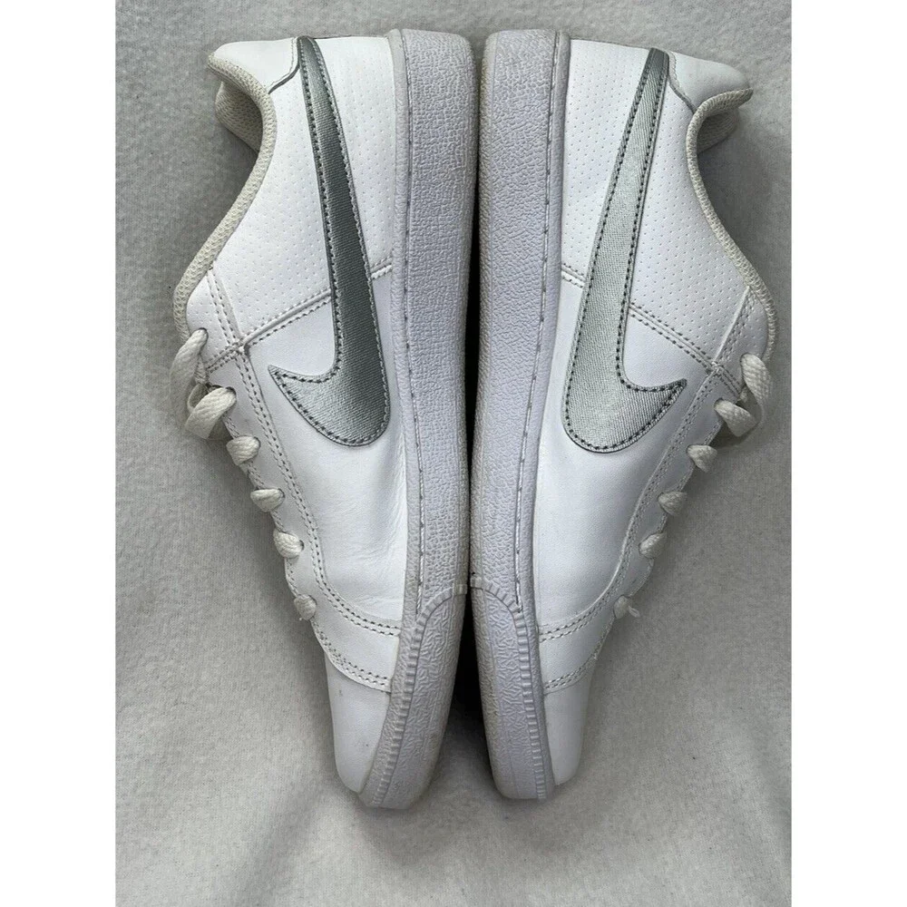 Nike Court Royale Women's Size 8 White/Metallic Silver‎ Sneakers 749867-100